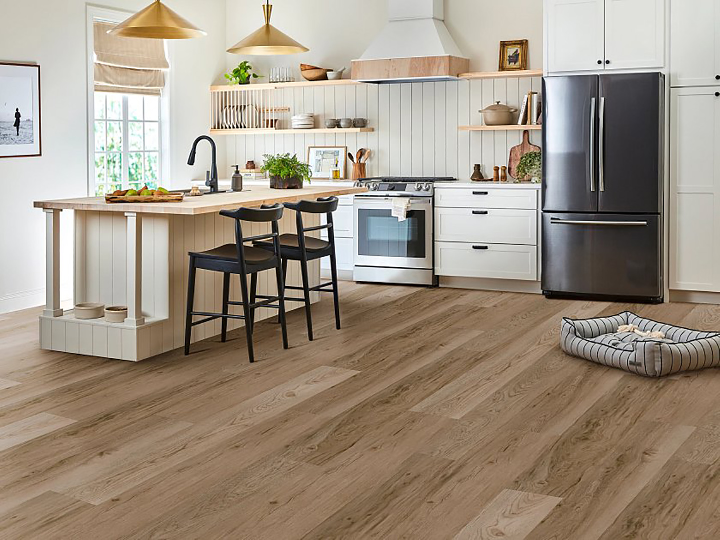 Toasted Alder Room Scene