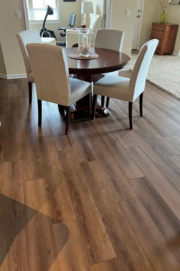 Casual dining four seats with round table 