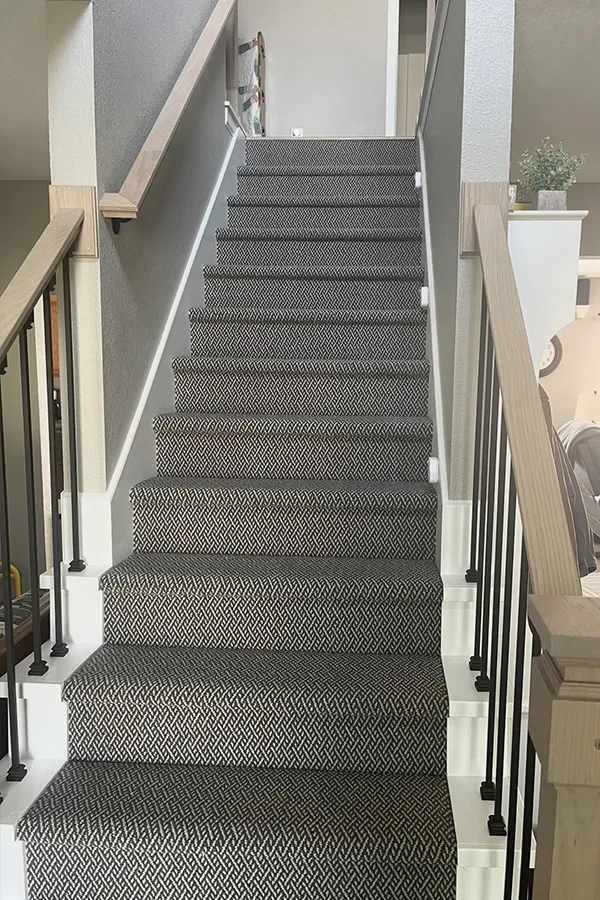 Houndstooth patterned carpet on a shorter staircase 